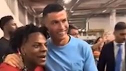 Cristiano Ronaldo, selfie con fan grazie a… Leao (VIDEO)