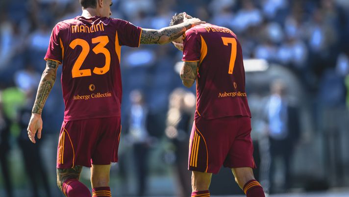 ROME, ITALY - SEPTEMBER 21: AS Roma player Lorenzo Pellegrini celebrates after scored the first goal for his team during the Serie A match between SS Lazio and AS Roma at Stadio Olimpico on September 21, 2025 in Rome, Italy. (Photo by Fabio Rossi/AS Roma via Getty Images) Roma Lazio
