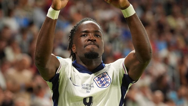 BRATISLAVA, SLOVAKIA - JUNE 28: Jonathan Rowe of England celebrates scoring his team's third goal during the UEFA European Under-21 Championship 2025 Final match between England and Germany at National Football stadium on June 28, 2025 in Bratislava, Slovakia. (Photo by Christian Hofer/Getty Images) Rowe, esplosività in campo e cuore italiano: il nuovo esterno per Gasp - immagine 1