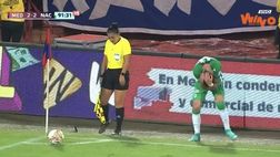 Derby di Medellin, un coltello in testa mentre batte il corner: miracolo, niente punti di sutura