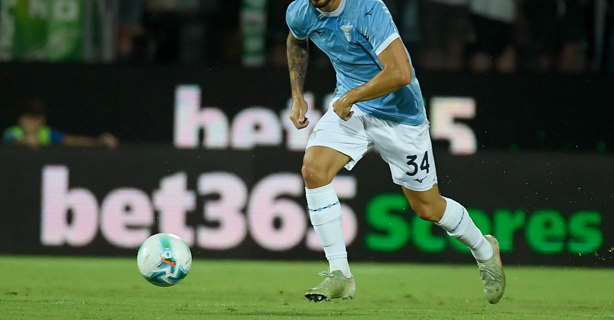 Gila all’intervallo di Lazio Milan: “Dobbiamo continuare così. Siamo soddisfatti” Gila all’intervallo di Lazio Milan: “Dobbiamo continuare così. Siamo soddisfatti”