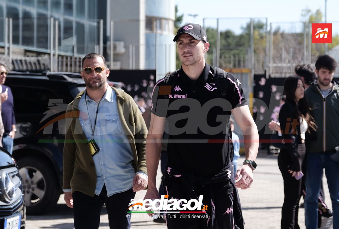 FOTO Cittadella-Palermo, la squadra in partenza dal “Renzo Barbera” (GALLERY) - immagine 33