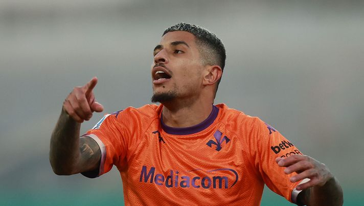 FLORENCE, ITALY - DECEMBER 14: Domilson Cordeiro dos Santos known as Dodo of ACF Fiorentina reacts during the Serie A match between ACF Fiorentina and Hellas Verona FC at Artemio Franchi on December 14, 2025 in Florence, Italy. (Photo by Gabriele Maltinti/Getty Images) Romano: “Inter ha già fatto chiamate per Dodo! Posso dirvi che da quando è arrivato Paratici…” - immagine 1
