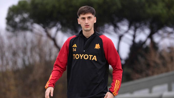 ROME, ITALY - DECEMBER 05: AS Roma player Marash Kumbulla during training session at Centro Sportivo Fulvio Bernardini on December 05, 2023 in Rome, Italy. (Photo by Luciano Rossi/AS Roma via Getty Images) Roma, la ripresa degli allenamenti in vista della Fiorentina: Kumbulla in gruppo - immagine 1