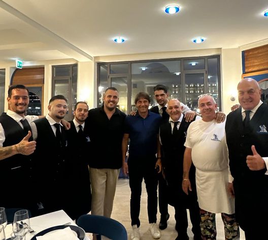 Conte, continua il tour gastronomico a Napoli: dove ha cenato il tecnico LE FOTO- immagine 2