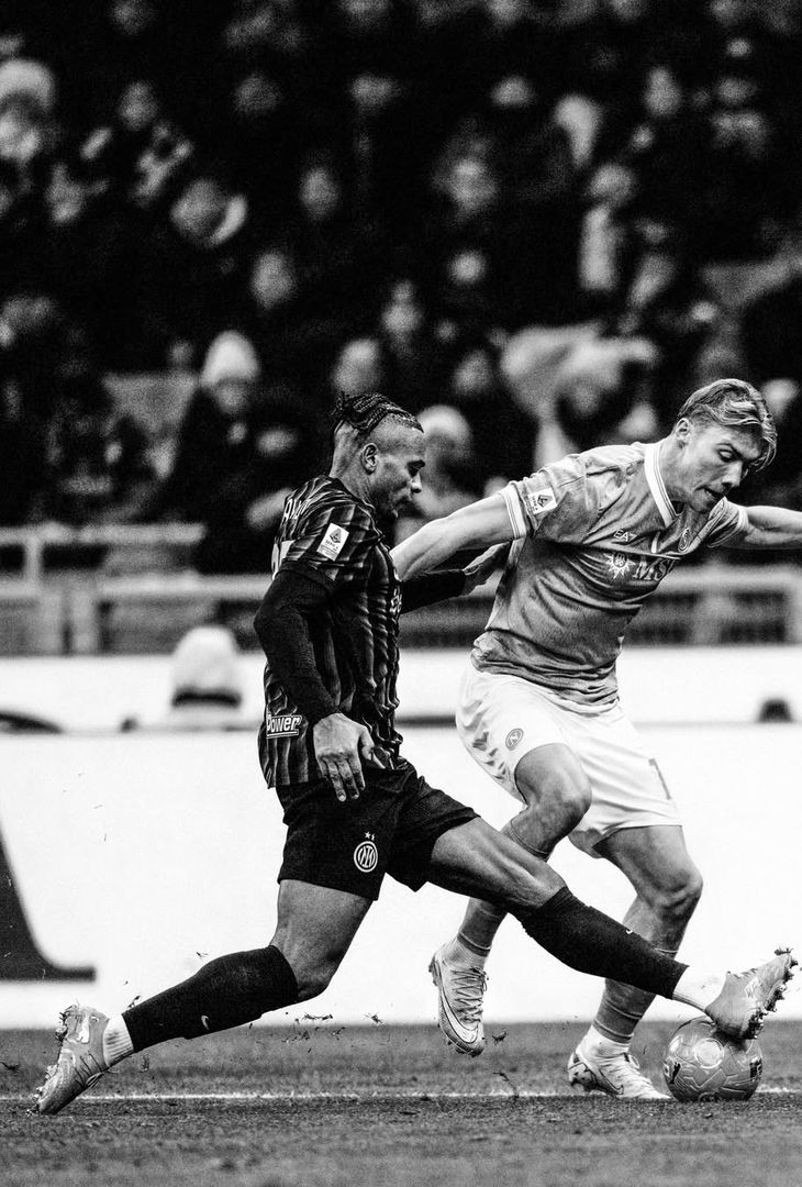 Il rammarico per i due gol subiti e la capacità di reagire mostrata soprattutto da Scott McTominay attraverso la doppietta personale: due facce della stessa medaglia che compongono il riassunto 'in bianco e nero' di Inter-Napoli realizzato dall'admin dell'account Instagram della compagine partenopea.