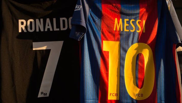 Cristiano Ronaldo e Messi dominano la classifica delle maglie più vendute di sempre: la Top 5 - immagine 1
