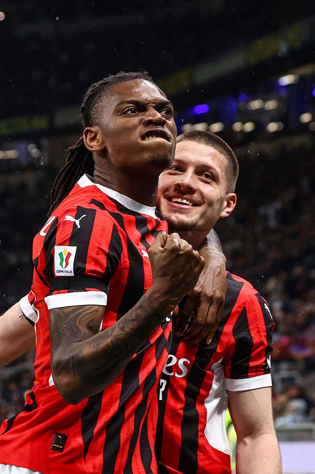 MILAN, ITALY - APRIL 23: Luka Jovic of AC Milan celebrates with Rafael Leao after scoring the his team's second goal during the Coppa Italia Semi Final match between FC Internazionale and AC Milan at Stadio Giuseppe Meazza on April 23, 2025 in Milan, Italy. (Photo by Giuseppe Cottini/AC Milan via Getty Images)  Milan, che stagione è stata? Il voto con l’asterisco della Coppa Italia- immagine 3