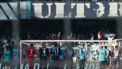 VIDEO Tonfo Napoli con l’Atalanta, ma il calore del Maradona resta: “Sarò con te…”