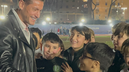 Mazzocchi regala sorrisi ai bambini: visita speciale all’Academy Posillipo – FOTO