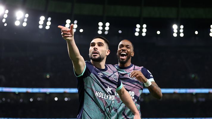 Tottenham-Brentford, Maupay esulta con le freccette come Maddison: l’inglese “Tanto poi hai perso”… - immagine 1