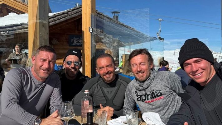 Totti, relax in Val Gardena con il figlio Cristian: e c’è anche Max Biaggi Totti, relax in Val Gardena con il figlio Cristian: e c’è anche Max Biaggi - immagine 1