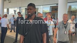 Kevin Danso è atterrato a Ciampino. In giornata le visite mediche – VIDEO