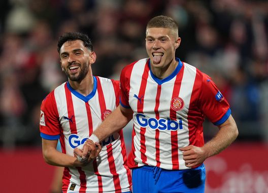 Girona, Spagna – 20 aprile 2024: Artem Dovbyk del Girona FC celebra la rete del 3-0 con Ivan Martin durante la partita della LaLiga EA Sports tra Girona FC e Cadice CF allo stadio Montilivi il 20 aprile 2024. (Foto di Alex Caparros/Getty Images) Roma, ESCLUSIVA Bernad: “Dovbyk? Non è il vero, vi dico cosa gli manca per tornare bomber”- immagine 3