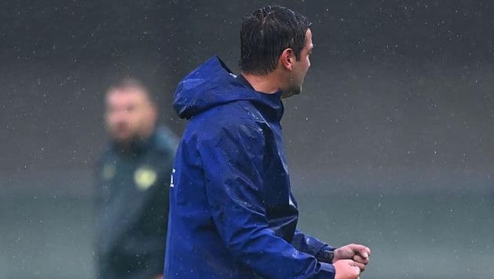 Getty Images Chivu prende in braccio Bastoni poi esulta in scivolata. L’Inter: “Sensazioni ineguagliabili” - immagine 1