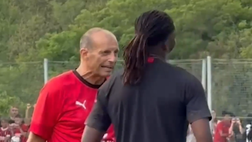 Milan, Allegri carica Leao: il loro primo colloquio in allenamento | VIDEO