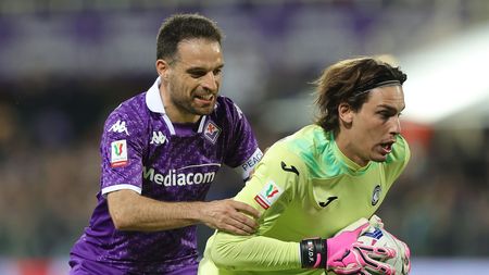 FLORENCE, ITALY - APRIL 3: Giacomo Bonaventura of ACF Fiorentina and Marco Carnesecchi goalkeeper of Atalanta BC during the Coppa Italia Semi-final match between ACF Fiorentina and Atalanta at Stadio Artemio Franchi on April 3, 2024 in Florence, Italy. (Photo by Gabriele Maltinti/Getty Images)