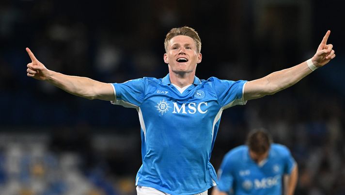 NAPLES, ITALY - SEPTEMBER 26: Scott McTominay of SSC Napoli celebrates after scoring his side fifth goal during the Coppa Italia match between SSC Napoli and Palermo at Stadio Diego Armando Maradona on September 26, 2024 in Naples, Italy. (Photo by Francesco Pecoraro/Getty Images) McTominay: “Primo posto? Pensiamo partita per partita. Il gioco di Conte…” - immagine 1