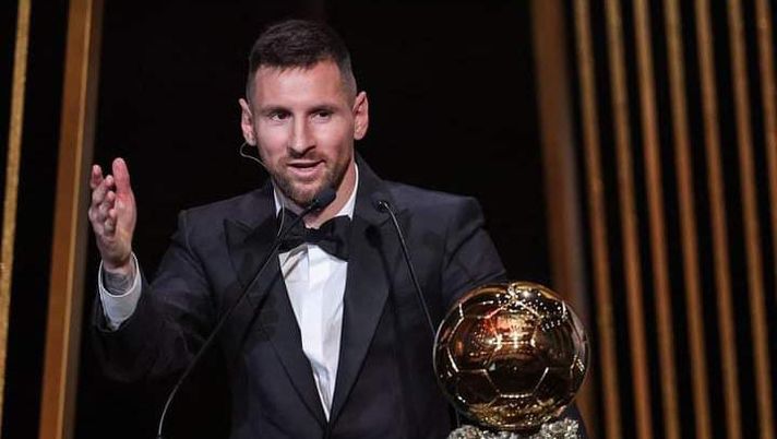 Leo Messi torna a Miami con il pallone d’oro: l’accoglienza dei compagni - immagine 1