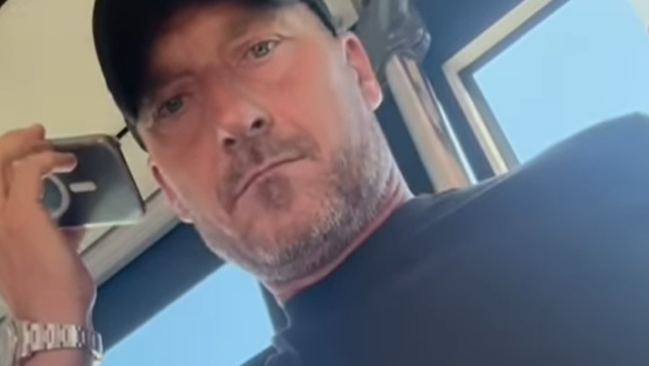 Da Totti a Candela, virale il video degli ex Roma in viaggio per Reggio Calabria - immagine 1