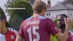 Peter Crouch perde il Fantacalcio: per penitenza fa da mascotte a una squadra di settima divisione