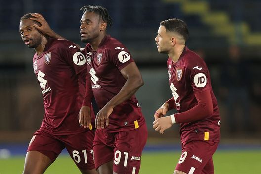 EMPOLI, ITALY - APRIL 6: Duvan Zapata of Torino FC celebrates after scoring a goal during the Serie A TIM match between Empoli FC and Torino FC - Serie A TIM at Stadio Carlo Castellani on April 6, 2024 in Empoli, Italy.(Photo by Gabriele Maltinti/Getty Images)
