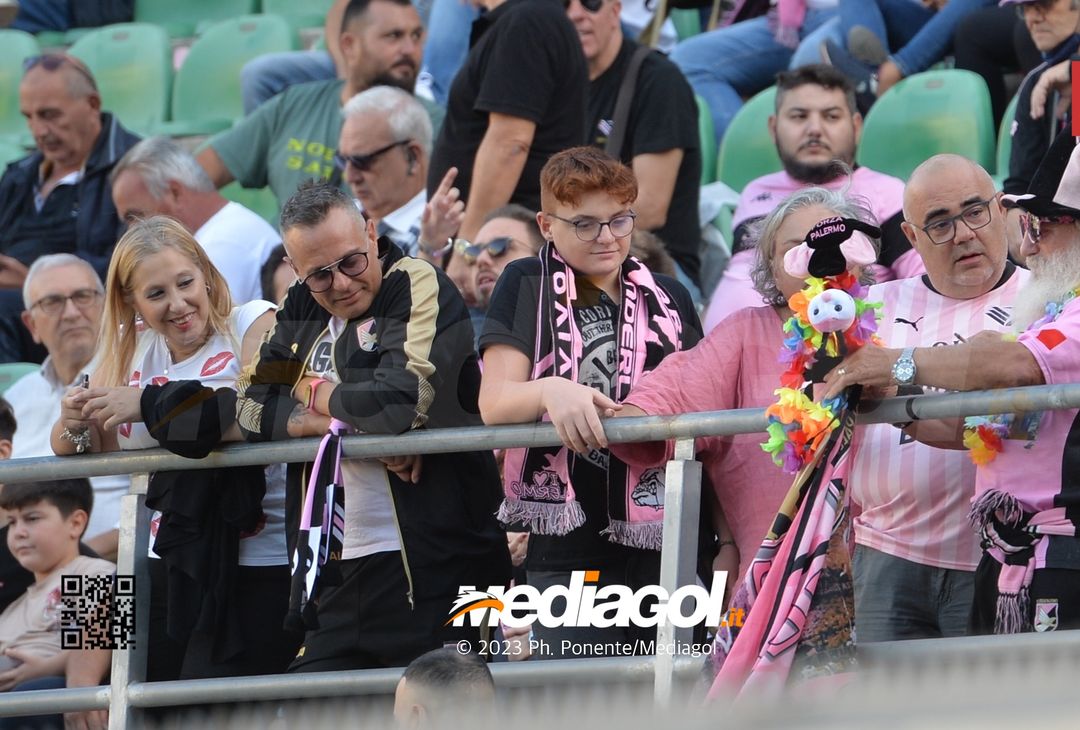 FOTOTIFO Palermo-Lecco, gli scatti ai tifosi al “Renzo Barbera” (GALLERY) - immagine 124