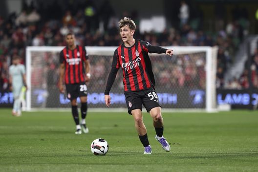 (Photo by Giuseppe Cottini/AC Milan via Getty Images) Chukwueze-Saelemaekers due anni dopo: parabole completamente inverse- immagine 4
