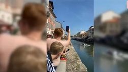 VIDEO / Tifoso del Newcastle si tuffa nel Naviglio