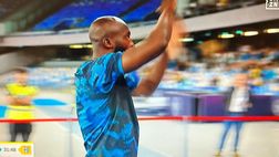 GALLERY Lukaku entra in campo per il riscaldamento e il Maradona esplode