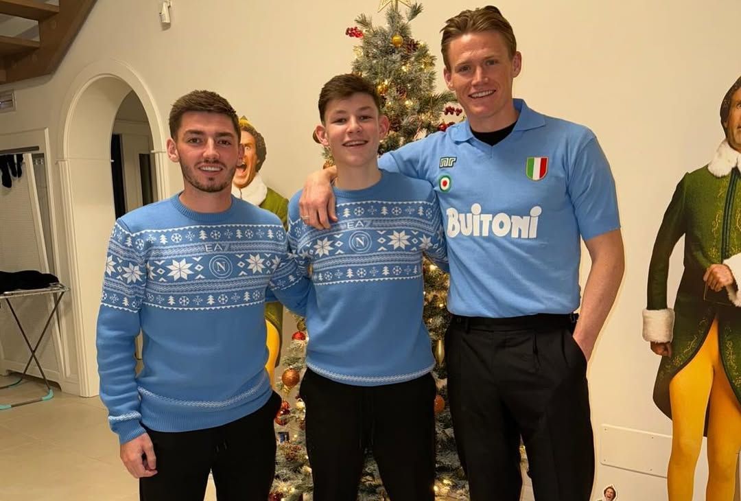 GALLERY Gilmour e McTominay, Natale in azzurro: maglie speciali per i due scozzesi - immagine 2