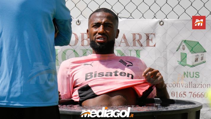 FOTO, Curiosità: relax nella tinozza con acqua e ghiaccio - immagine 1