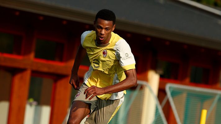 CAIRATE, ITALY - OCTOBER 15: Cheveyou Balentien of AC Milan in action during an AC Milan Training Session at Milanello on October 15, 2025 in Cairate, Italy. (Photo by Giuseppe Cottini/AC Milan via Getty Images) Milan Futuro scalpita: Balentien ed Emanuele Sala sul monitor di Allegri