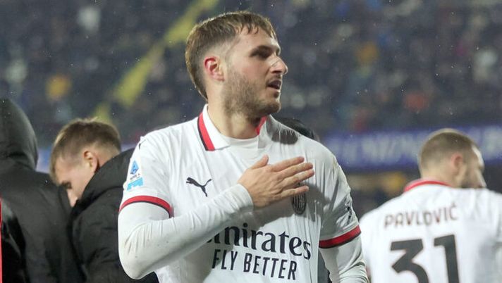 EMPOLI, ITALY - FEBRUARY 8: Santiago Gimenez of AC Milan celebrates after scoring a goal during the Serie A match between Empoli and AC Milan at Stadio Carlo Castellani on February 8, 2025 in Empoli, Italy. (Photo by Gabriele Maltinti/Getty Images) Gimenez: “Ora sto molto bene e vado al massimo! Finale coppa? Credo molto nel fatto che…” - immagine 1
