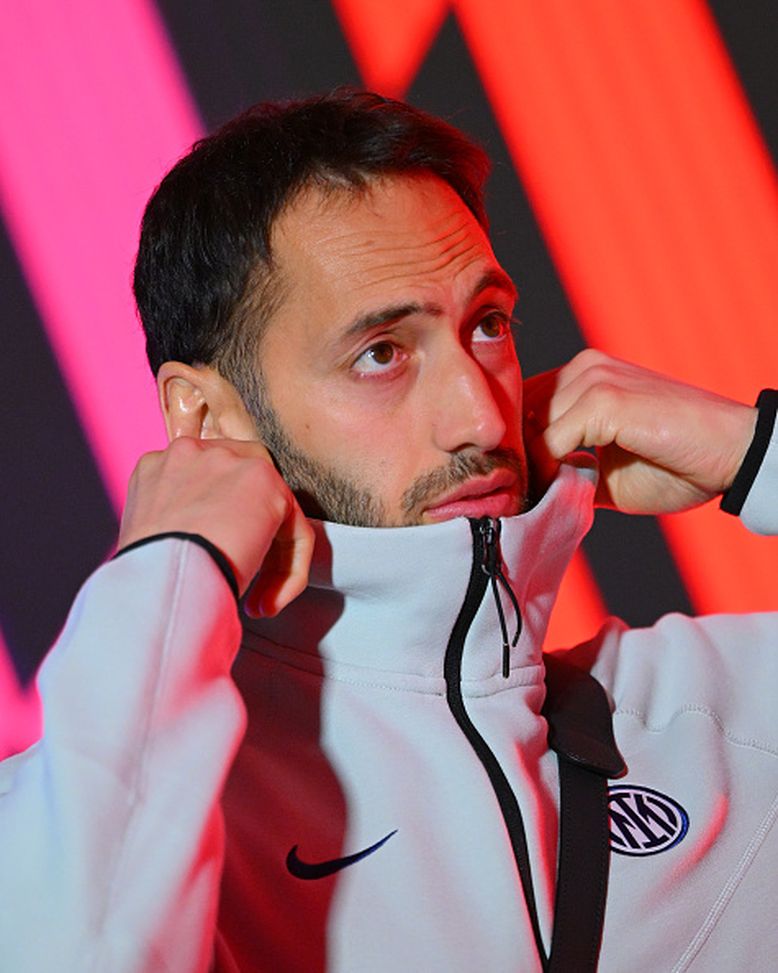 Hakan Calhanoglu in panchina nel derby dello scorso 8 marzo vinto 1-0 dal Milan gol di Estupinan (Photo by Mattia Pistoia - Inter/Inter via Getty Images) calhanoglu-rinnovo-milan-inter-inzaghi-estate-2021