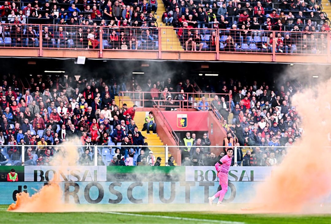 Mandas, Genoa-Lazio, fumogeni