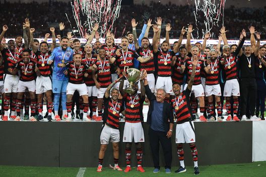 Bruno Henrique, in basso a sinistra, esulta per la vittoria del Campionato Carioca 2025 (Photo by Buda Mendes/Getty Images) Flamengo, Bruno Henrique finisce sotto processo per calcioscommesse: rischia 6 anni- immagine 3
