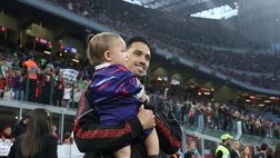 Ex Milan, Reijnders ha come sfondo del PC una foto a San Siro con il figlio