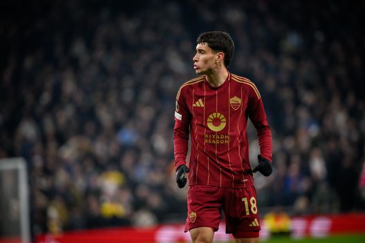 LONDON, ENGLAND - NOVEMBER 28: Matias Soule of AS Roma during the UEFA Europa League 2024/25 League Phase MD5 match between Tottenham Hotspur and AS Roma at Tottenham Hotspur Stadium on November 28, 2024 in London, England. (Photo by Fabio Rossi/AS Roma via Getty Images) Matias Soulé