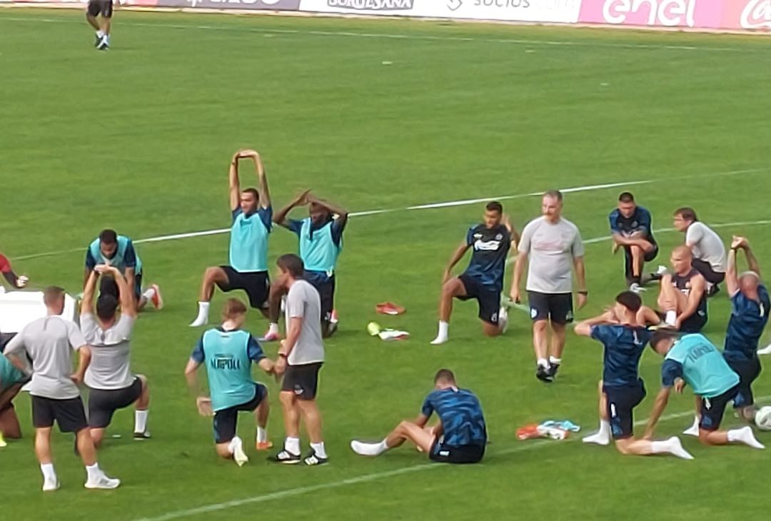 GALLERY Conte saluta con affetto tutti i suoi ragazzi al termine dell’allenamento - immagine 6