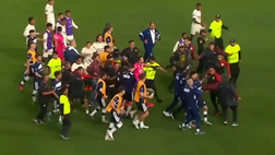 Copa Sudamericana, maxi rissa in Universitario-Gimnasia: 10 espulsi, 9 in 120 secondi!