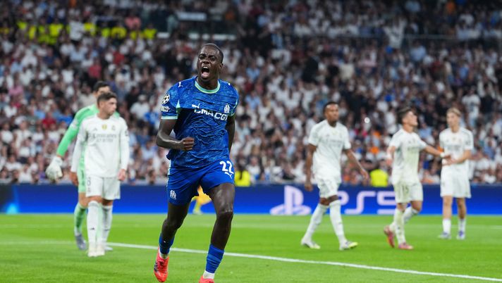 MADRID, SPAIN - SEPTEMBER 16: Timothy Weah of Olympique de Marseille celebrates scoring his team's first goal during the UEFA Champions League 2025/26 League Phase MD1 match between Real Madrid C.F. and Olympique de Marseille at Estadio Santiago Bernabeu on September 16, 2025 in Madrid, Spain. (Photo by Mateo Villalba Sanchez/Getty Images) Ligue1, Strasburgo-Marsiglia: diretta tv e streaming LIVE del match - immagine 1