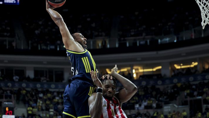 ISTANBUL, TURKEY - OCTOBER 10: Talen Horton-Tucker, #8 of Fenerbahce Beko Istanbul in action during the EuroLeague Regular Season Round 3 match between Fenerbahce Beko Istanbul and Crvena Zvezda Meridianbet Belgrade at Ulker Sports Arena on October 10, 2025 in Istanbul, Turkey. (Photo by Tolga Adanali/Euroleague Basketball via Getty Images) Eurolega: Fenerbahce-Panathinaikos in diretta TV e streaming - immagine 1