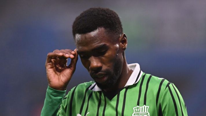 SASSUOLO, ITALY - JANUARY 03: Alieu Fadera of US Sassuolo during the Serie A match between US Sassuolo Calcio and Parma Calcio 1913 at Mapei Stadium Citta del Tricolore on January 03, 2026 in Sassuolo, Italy. (Photo by Alessandro Sabattini/Getty Images) Fadera entra e poi esce dopo 6 minuti per un contrasto: le sue condizioni - immagine 1