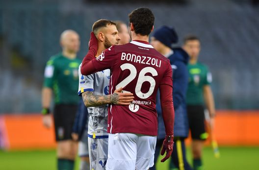 Bonazzoli: l’esclusione contro il Genoa fa discutere. Ma ora si ricandida per Cagliari- immagine 2