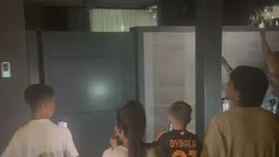 VIDEO – Dybala resta alla Roma: tifosi in delirio fuori casa di Paulo