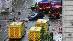 Liverpool, auto travolge la folla durante la festa per la Premier: il comunicato del club