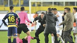 Clamoroso in Turchia, il presidente Koca dell’Ankaragucu prende a pugni l’arbitro