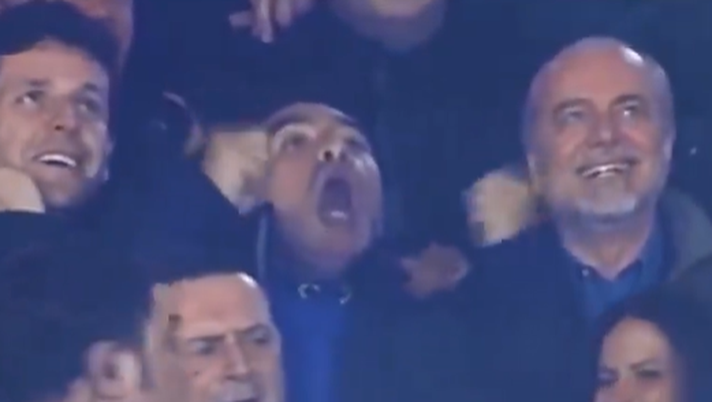 VIDEO Napoli-Roma è anche il ricordo di Maradona: quando esultò sugli spalti VIDEO Napoli-Roma è anche il ricordo di Maradona: quando esultò sugli spalti - immagine 1
