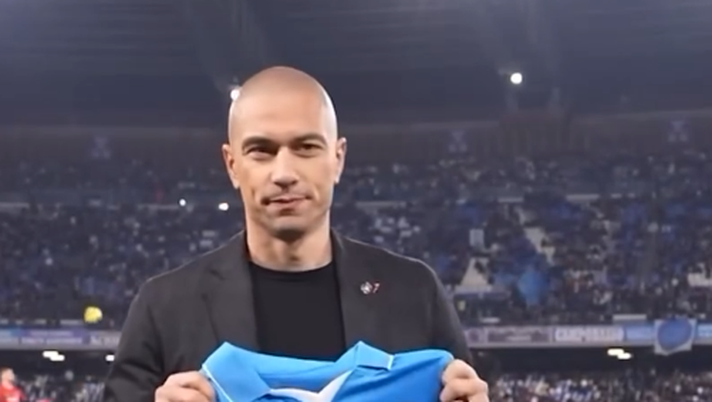 Inler omaggiato dal Napoli